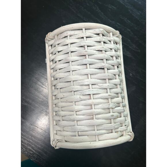 White Woven- Mini Table Top Chest with Lid- 8x6 in some wear- whimsigoth 90s - Picture 8 of 8